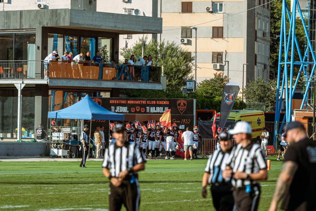 Američki nogomet na Šubićevcu vizualno zanimljiv, rezultatski ne: Madrid uvjerljiv protiv Hamburga