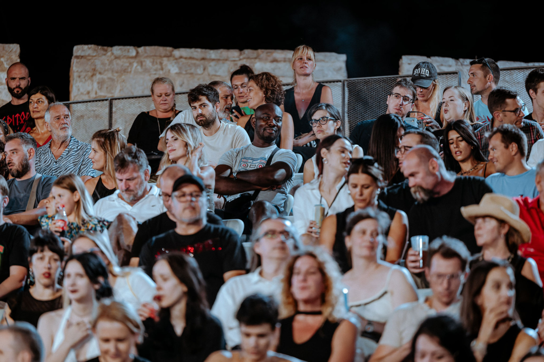 Editorsi održali fantastičan koncert u Šibeniku, nije ih omeo ni vjetar ni kiša