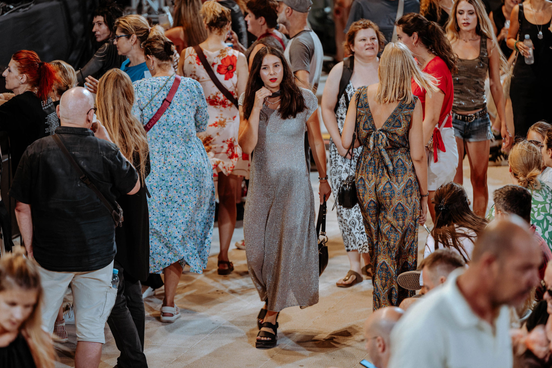 Editorsi održali fantastičan koncert u Šibeniku, nije ih omeo ni vjetar ni kiša