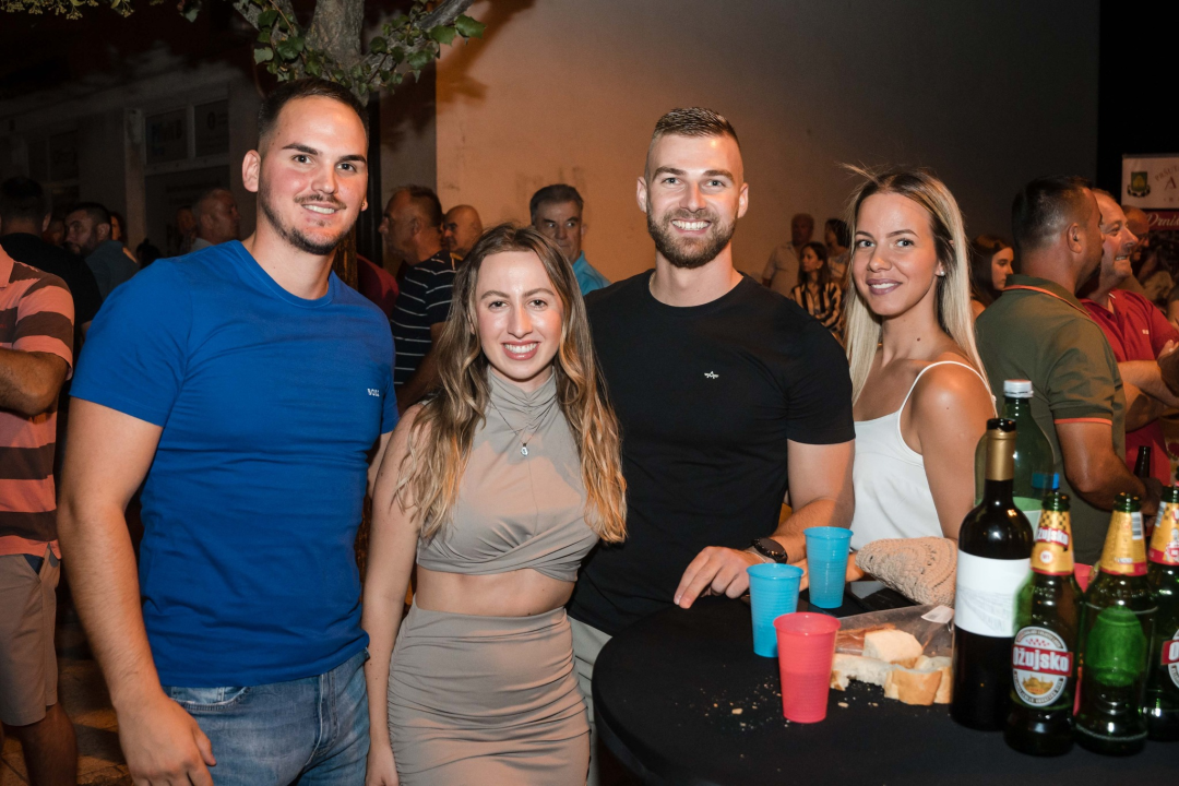 Velika fešta na 7. Međunarodnom festivalu pršuta u Drnišu