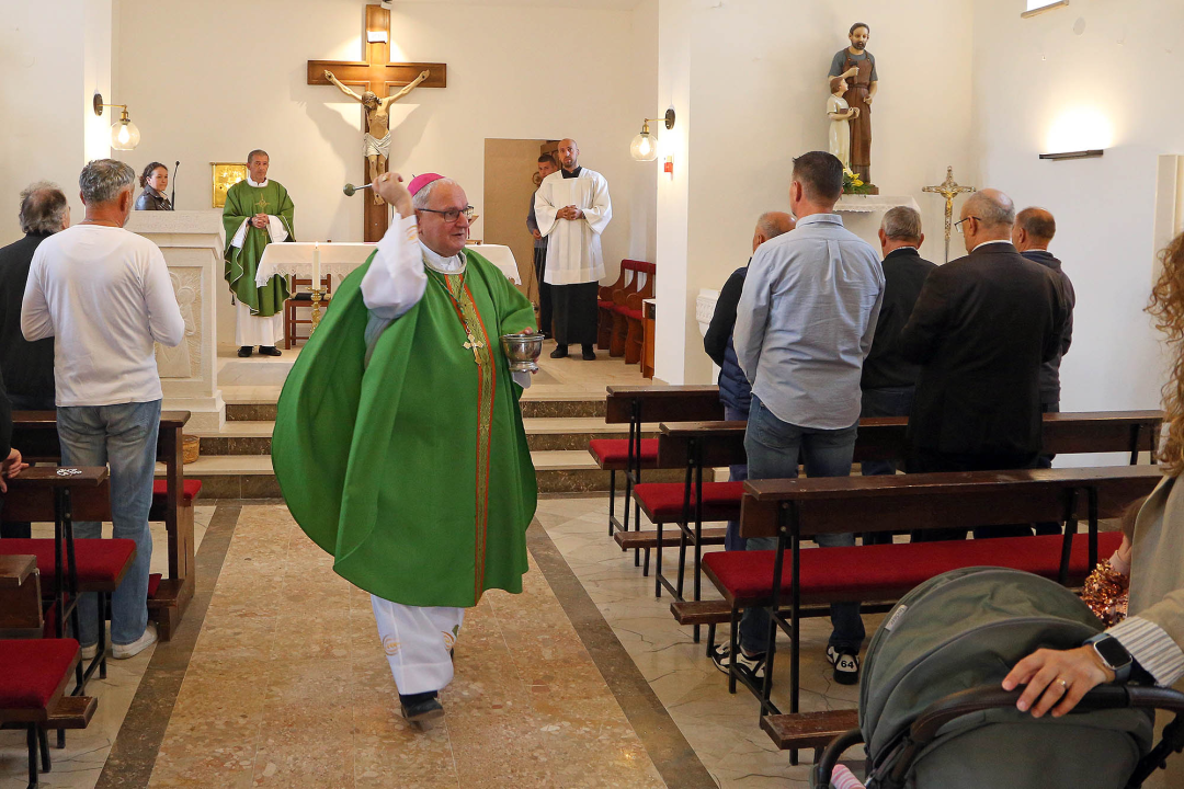 Biskup Rogić blagoslovio crkvu u Kadinoj Glavici