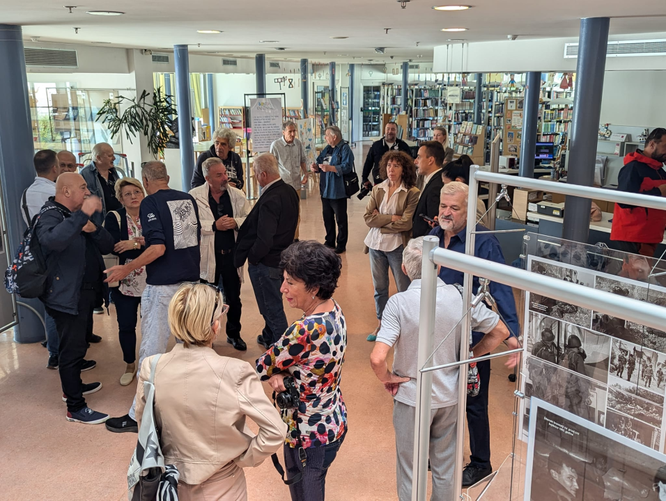 U knjižnici otvorena izložba ratnih fotografija 'Šibeniče, ti si stina'