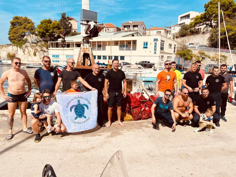 Svaka čast! Šibenski volonteri iz mora u Docu izvukli 60 vreća smeća