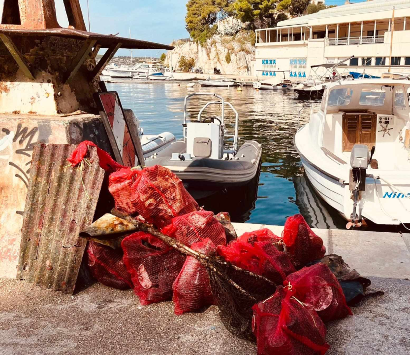 Svaka čast! Šibenski volonteri iz mora u Docu izvukli 60 vreća smeća