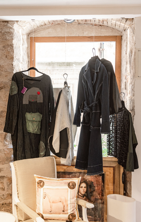 Jesenska kolekcija stigla je u izloge Galerije Juraj Dalmatinac