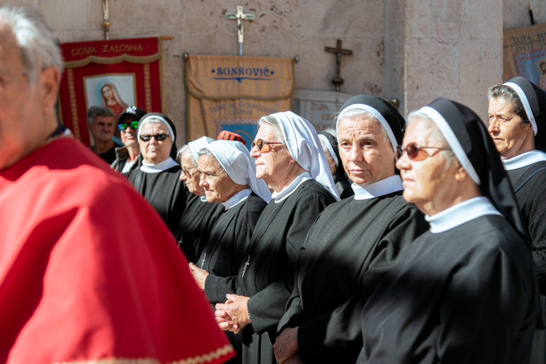 Povodom Dana Šibenika održana tradicionalna svečana procesija ulicama grada i sveta misa