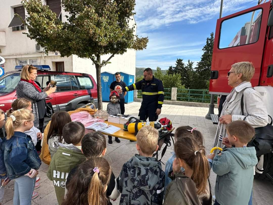 U punoj spremi održana smotra operativnih snaga civilne zaštite Grada Drniša