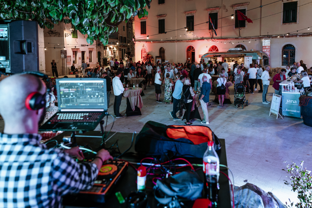 Održana druga eno-gastro manifestacija po redu 'Taste like... Skradin, Drniš, Bilice': Tradicionalna jela na moderan način