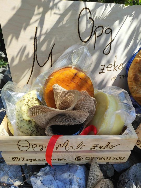 Sve je krenulo s nekoliko ovaca, a danas obitelj Zelenika iz Knina ima pravo životinjsko carstvo