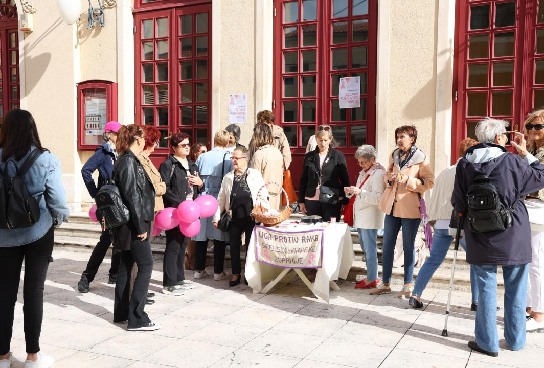 Dan ružičaste vrpce ispred kazališta: U Europi svakih šest minuta jedna žena umre od raka dojke