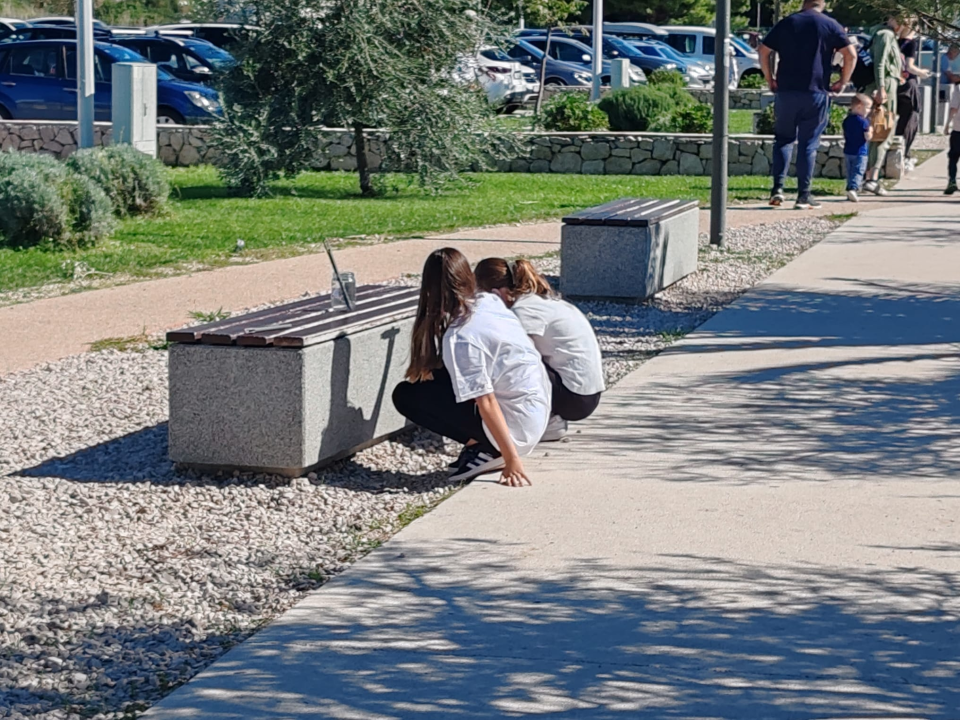 Veliki odaziv na akciju čišćenja plaže Rezalište: Sudionici svih generacija ujedinjeni za čistu obalu