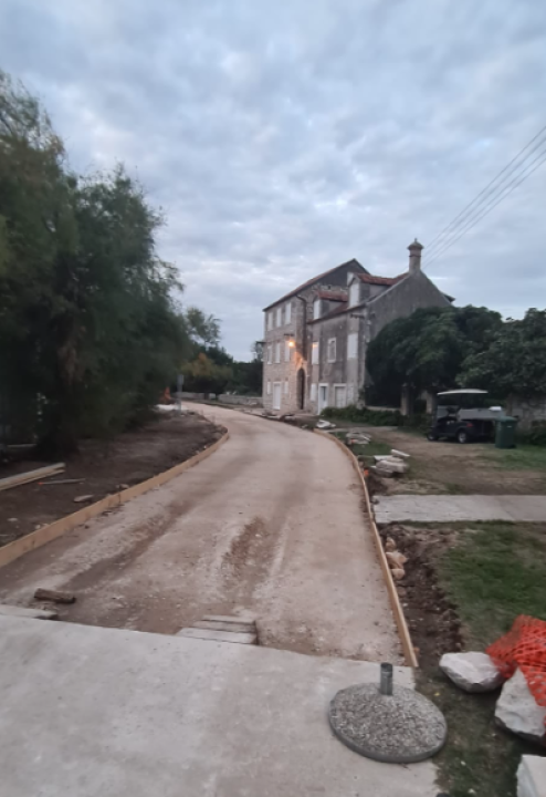 Nova kolnička konstrukcija: Uređuje se Aleja murvi na Zlarinu