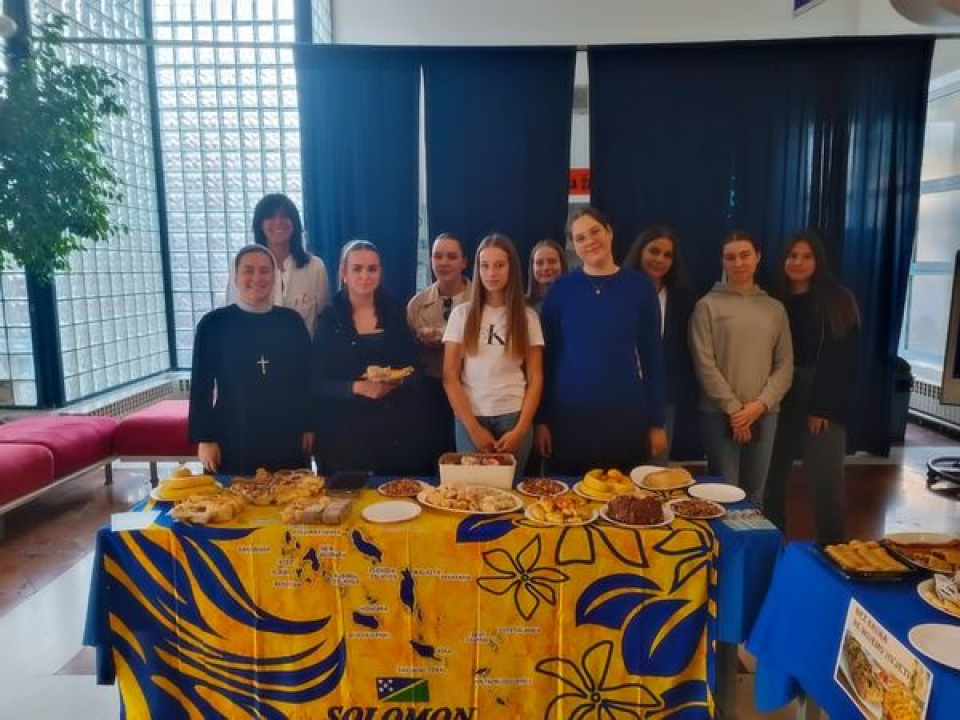 Učenici Medicinske škole pripremali slastice, a sve je imalo i humanitarnu namjenu