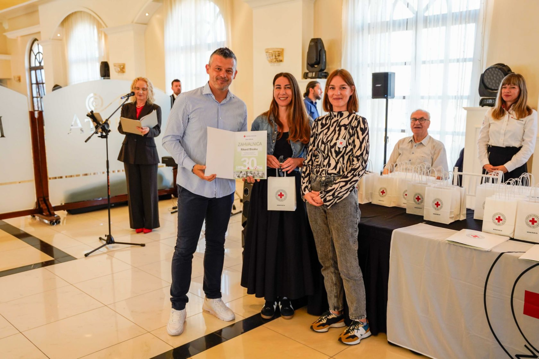 Šibenski Crveni križ dodjelio zahvalnice darivateljima krvi. Tomislav Zjačić svoju donirao čak sto puta 