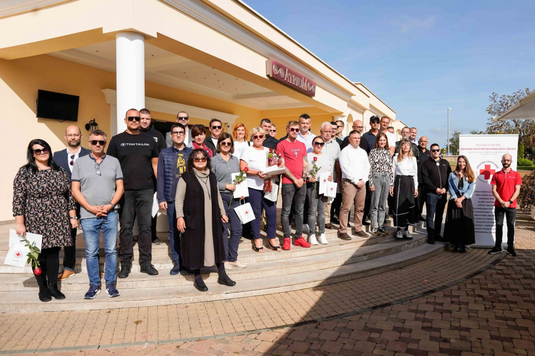Šibenski Crveni križ dodjelio zahvalnice darivateljima krvi. Tomislav Zjačić svoju donirao čak sto puta 