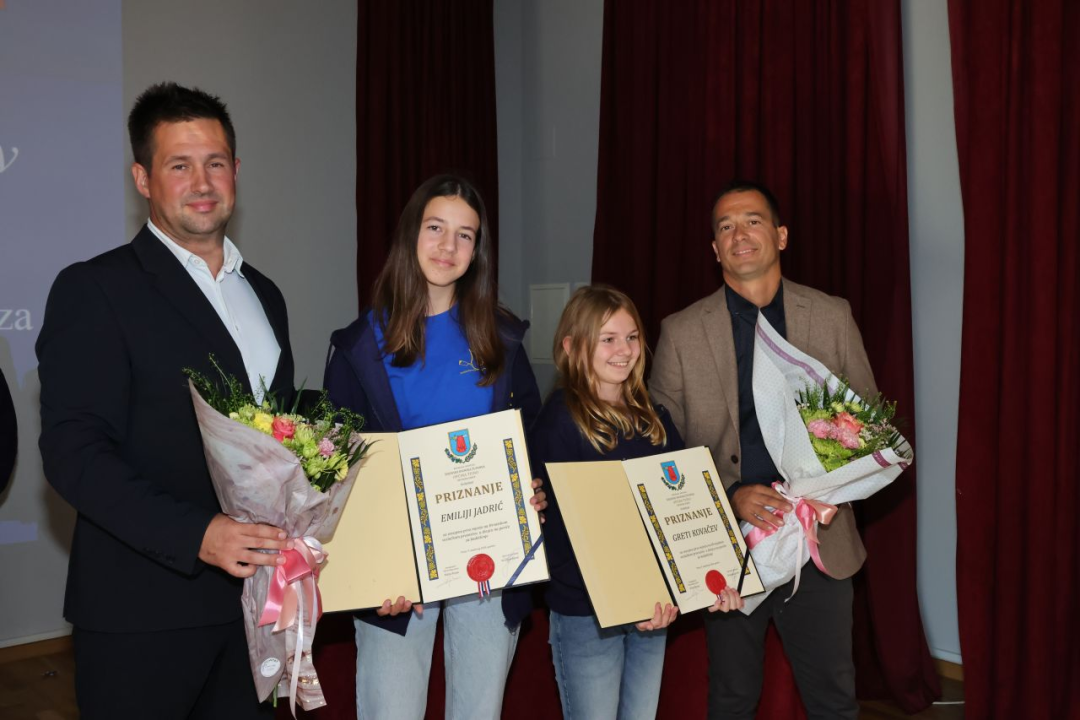 Održana svečana sjednica Općine Tisno, zaslužnim pojedincima uručene nagrade