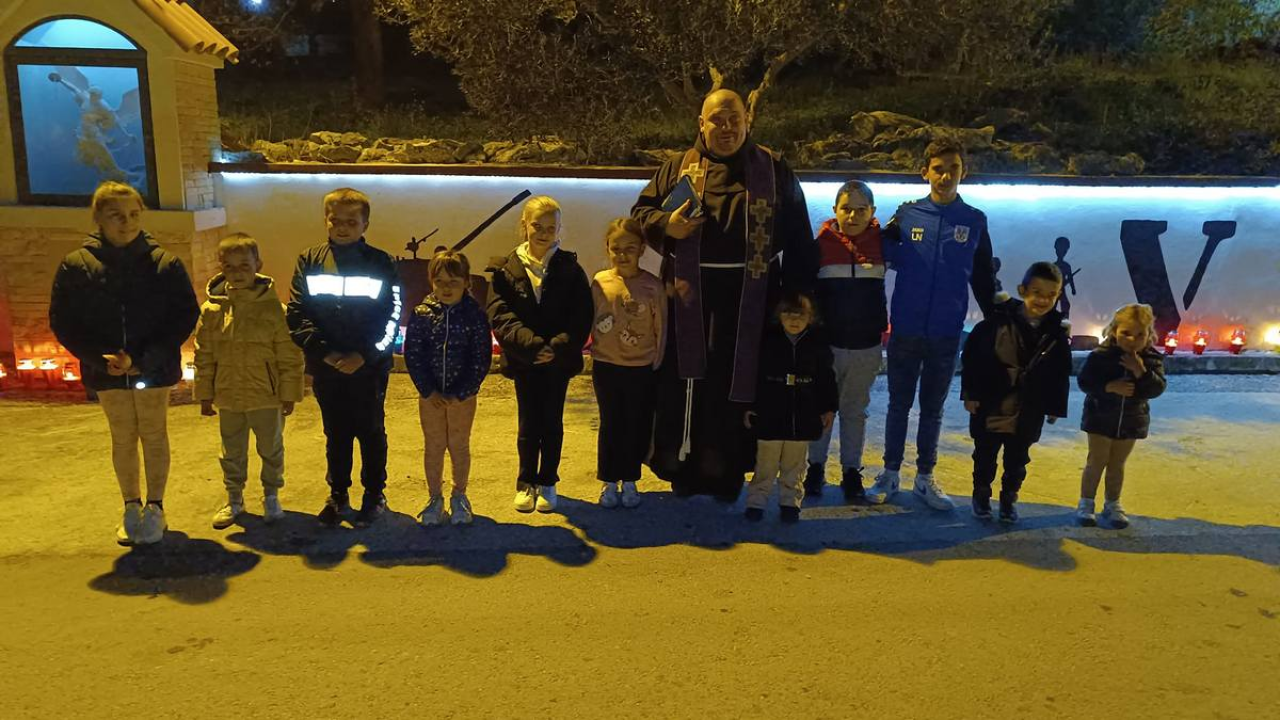 Vukšić zapalio svijeće  u znak sjećanja za Vukovar i Škabrnju  