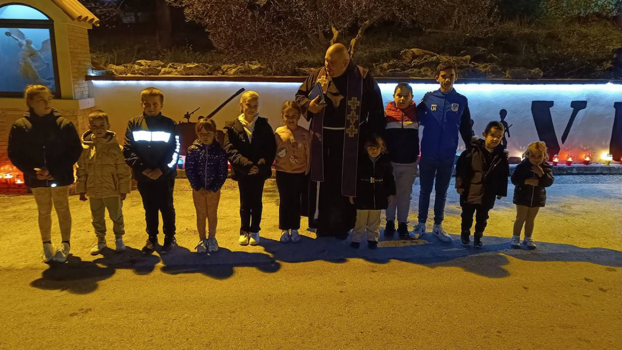 Vukšić zapalio svijeće  u znak sjećanja za Vukovar i Škabrnju  