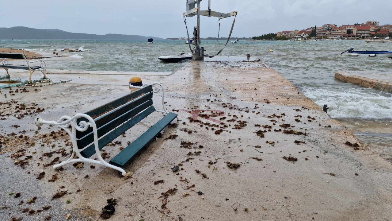 Nezadovoljni mještani Brodarice: Kiša s magistrale slijeva se po ulicama jer upojni bunar ne funkcionira