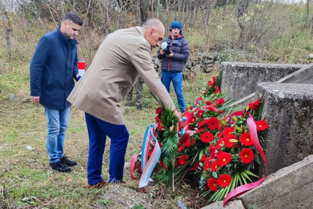 Župan i njegov zamjenik u Kninu obilježili 80. obljetnicu oslobođenja Dalmacije