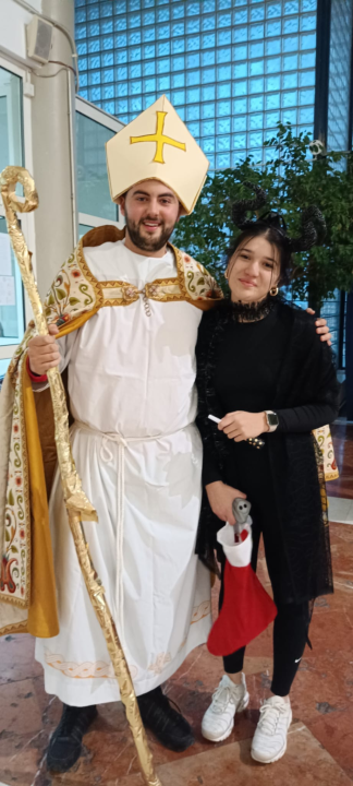 Sveti Nikola i Krampus posjetili učenike i djelatnike Medicinske škole