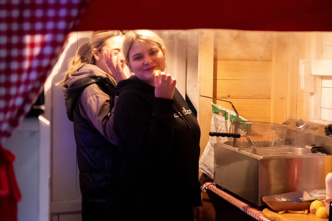 Advent u Kninu i ovaj tjedan nastavlja spajati zajedništvo i blagdanski duh. Provjerite što su pripremili