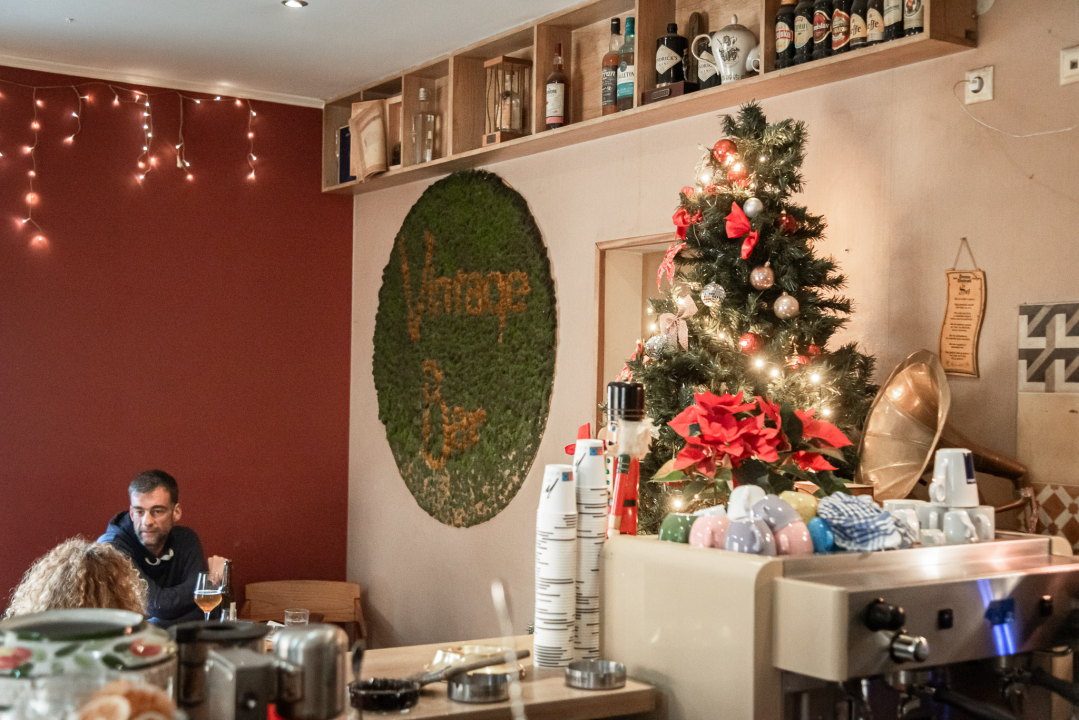 Zima u Vintage Baru: Uživajte u toplim koktelima i kreativnom programu 