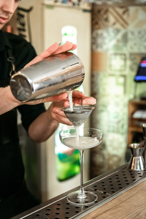 Zima u Vintage Baru: Uživajte u toplim koktelima i kreativnom programu 