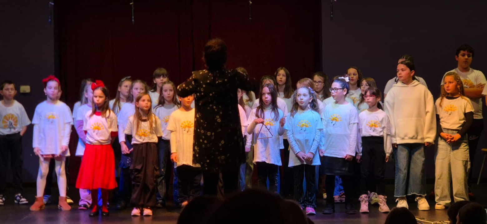 Susret zborova osnovnih škola: 350 malih pjevača iz cijele županije slavilo adventsko vrijeme