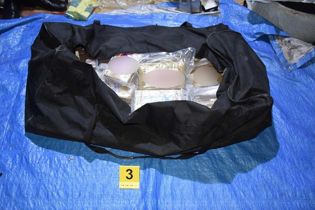 Velike količine droge i oružja pronađeno u autoservisu