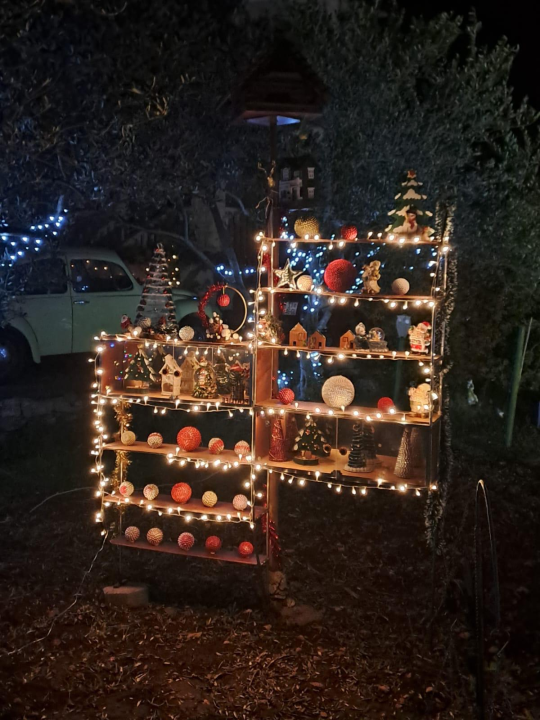 Božićni vrt obitelji Vlahov oduševljava: Blista s 27 tisuća lampica