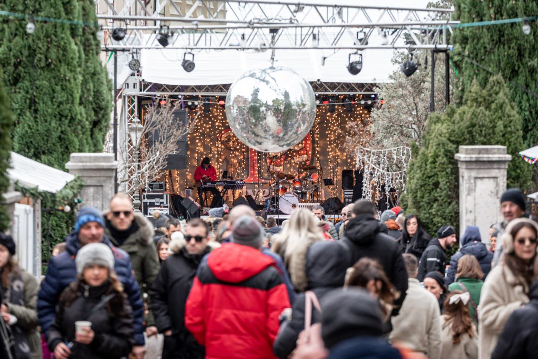 Tradicionalni koncert Fenixa: Šibenčanima bura ne ometa zabavu
