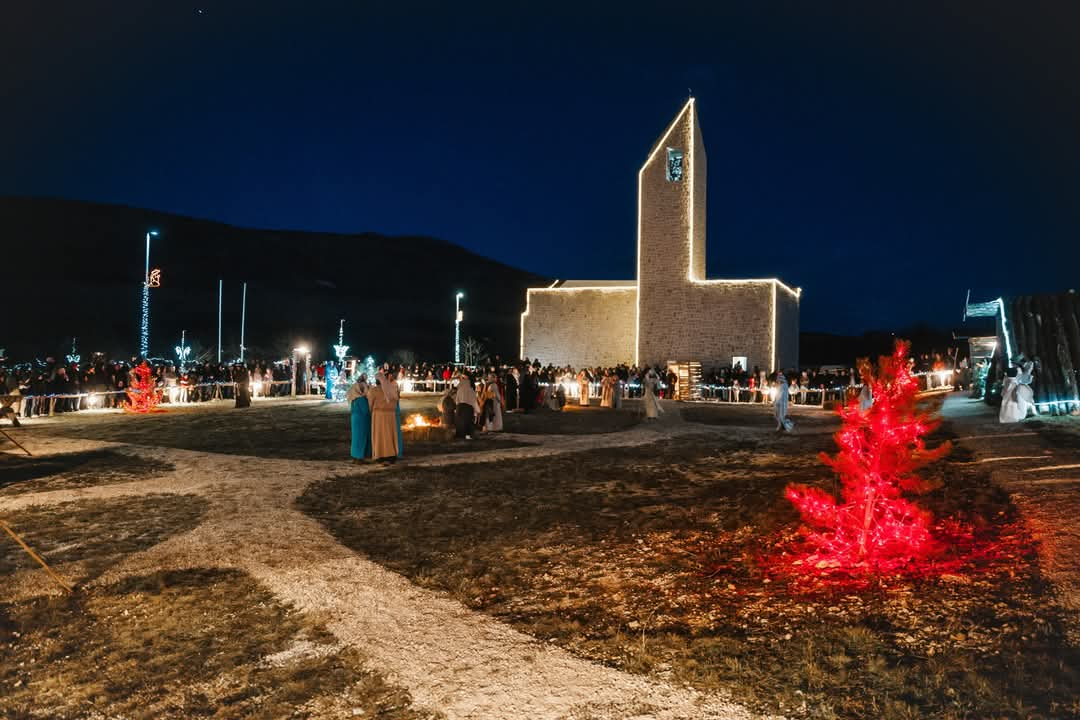 U Čavoglavama uprizorene žive jaslice. Pogledajte kako je bilo