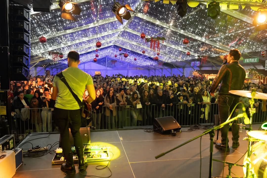 Krcato u šatoru: Adi Šoše oduševio Kninjane na Kraljevskom adventu