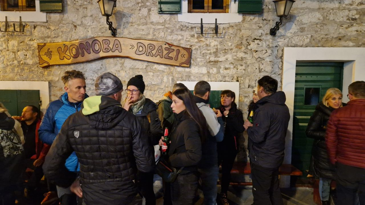 U režiji Vodiških piketaša održana noćna lagana planinarska šetnja po brdima