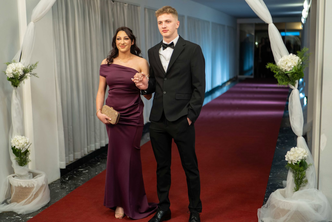 FOTOGALERIJA Zavirite na spektakularni Maturalni ples Ekonomske škole (2)