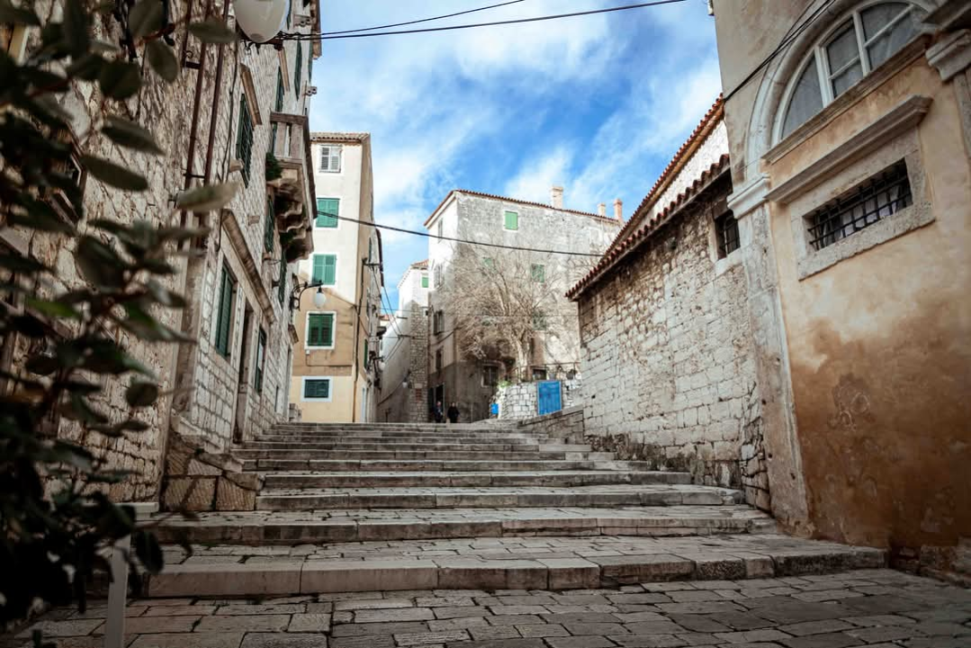 Gorica zimi: U starom šibenskom kvartu 'nema pasa', ali nađe se poneka mačka