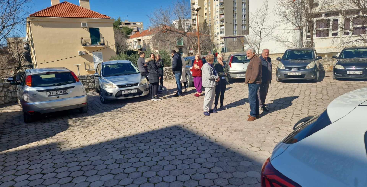 Požar u zgradi na Baldekinu