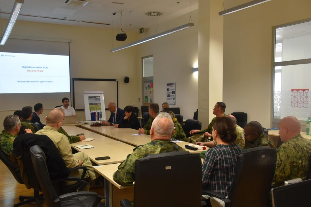 Župan Jelić i vojna izaslanstva na Martinskoj: Predstavljeno plovilo nazvano u čast šibenskog inovatora