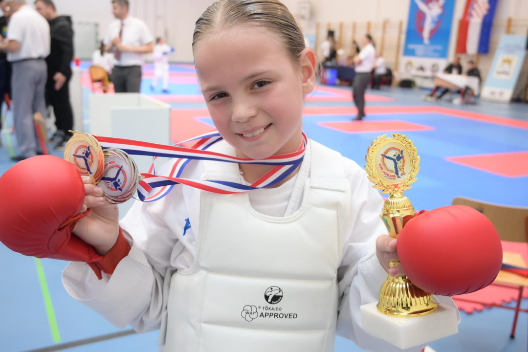 FOTO: Karate klub Okit drugi ukupno na 'Kupu Jadrana' sa 37 medalja