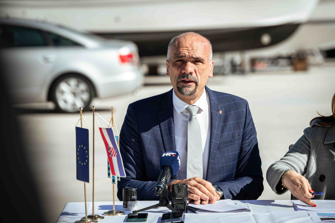 Župan Jelić i Jadranka Fržop potpisali ugovor o financiranju projekata: ‘Lučka infrastrukira nam je od iznimnog značaja’