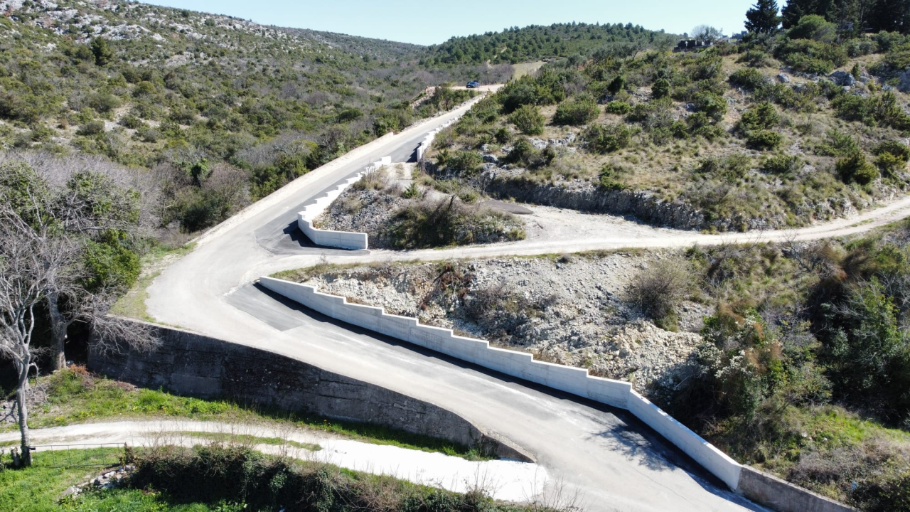 Potporni zid u Danilu, plato na zatonskom groblju i zid u Ulici sv. Spasa napokon su dovršeni