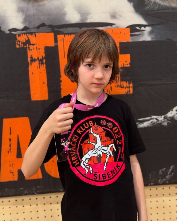 FOTO: Hrvačicama Šibenika tri medalje na 'Maloj Vučici'