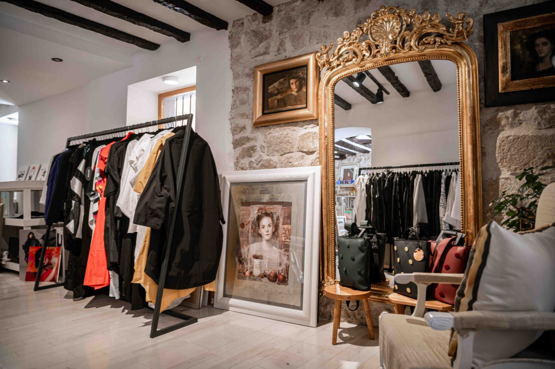 FOTO Proljeće u Galeriji Juraj Dalmatinac: Unikatna umjetnička djela, popusti i modni noviteti!