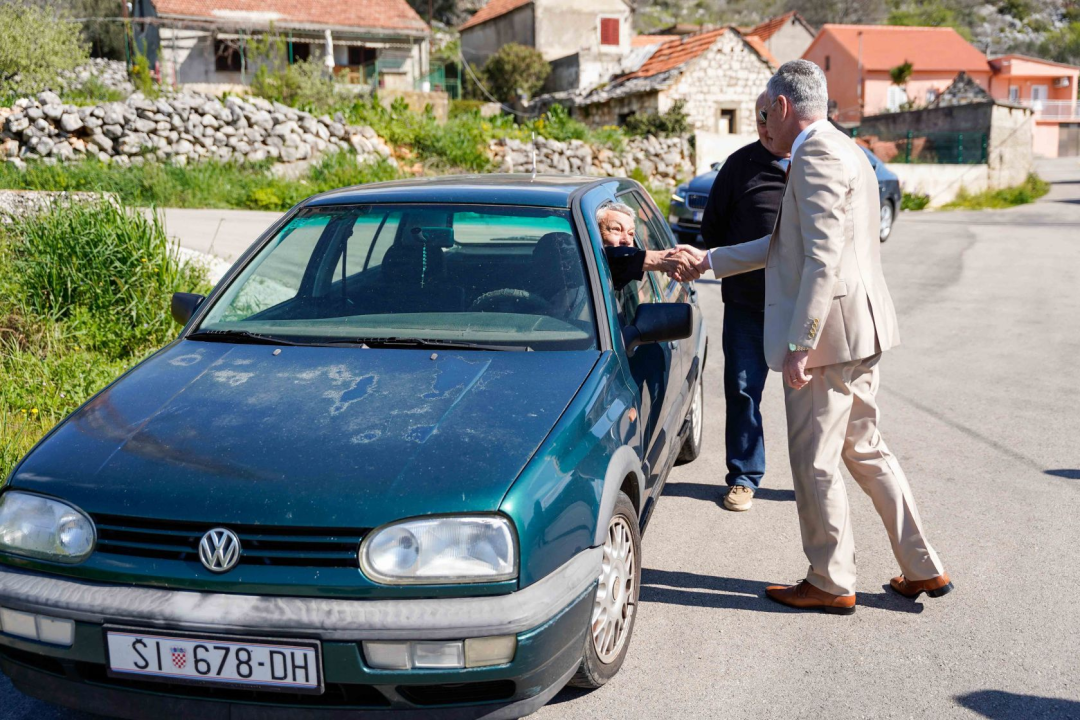 Lepenica dobila vodovodnu mrežu: Gradonačelnik Burić i direktor Vodovoda u obilasku mjesta