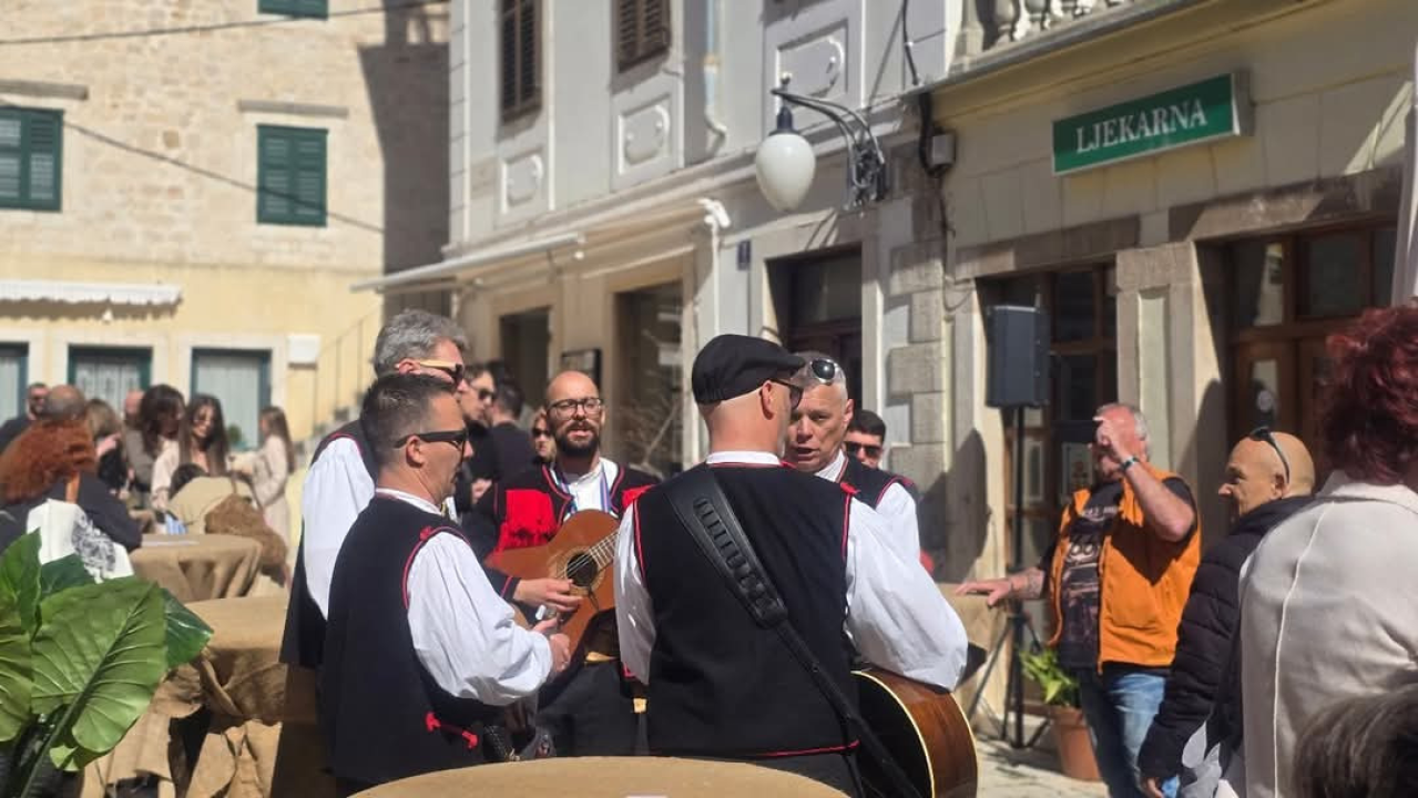 Sunčana subota i guštanje na Marendi na Maloj loži