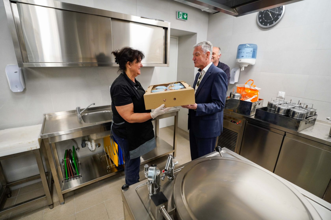 Grad Šibenik osigurao uskrsne pogače za korisnike Pučke kuhinje: 'Njegujemo partnerski odnos i suradnju'