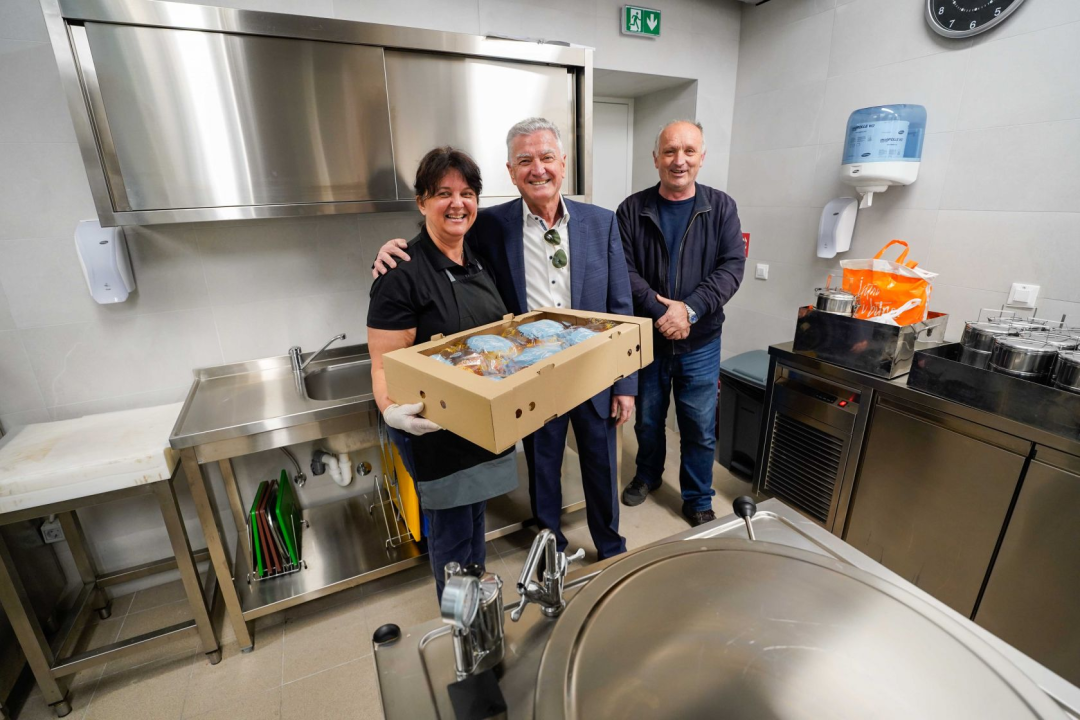 Grad Šibenik osigurao uskrsne pogače za korisnike Pučke kuhinje: 'Njegujemo partnerski odnos i suradnju'