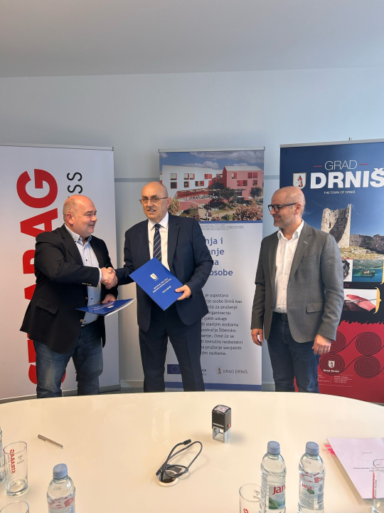 Potpisan ugovor između Grada Drniša i izvođača radova na Centru za starije osobe