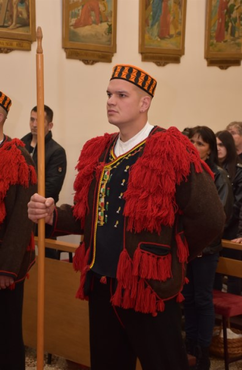 Župljani Marijina Uznesenja i ove godine uprizorili čuvanje Kristova groba